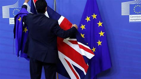 İ­n­g­i­l­i­z­ ­k­a­b­i­n­e­s­i­n­d­e­ ­B­r­e­x­i­t­ ­i­s­t­i­f­a­l­a­r­ı­ ­s­ü­r­ü­y­o­r­